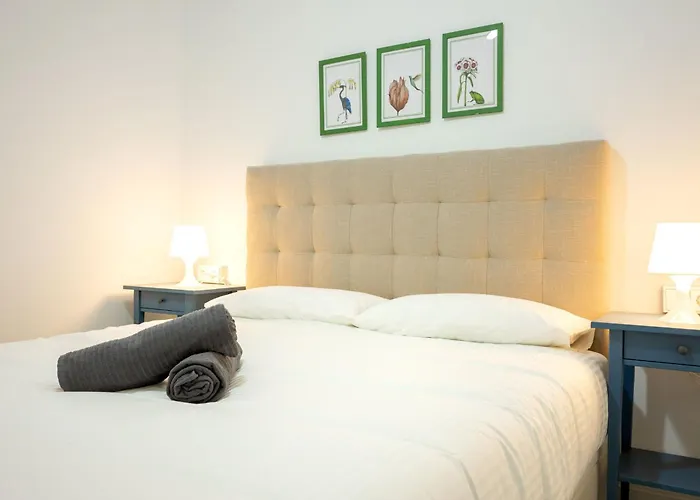 Charming 2 Bedroom Apartment By Torre Del Oro By Ocityzen