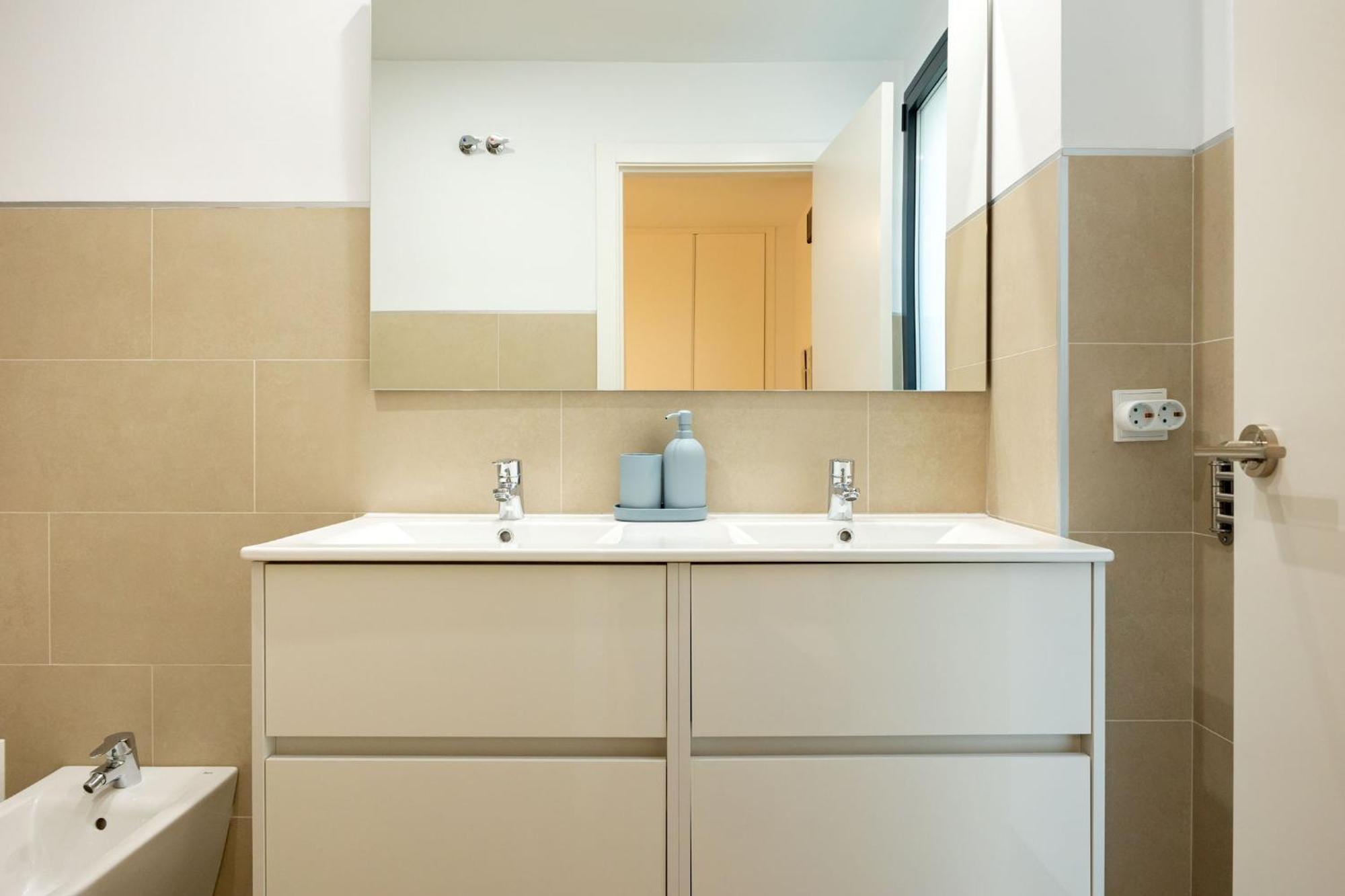 Charming 2 Bedroom By Torre Del Oro By Ocityzen Sevilla